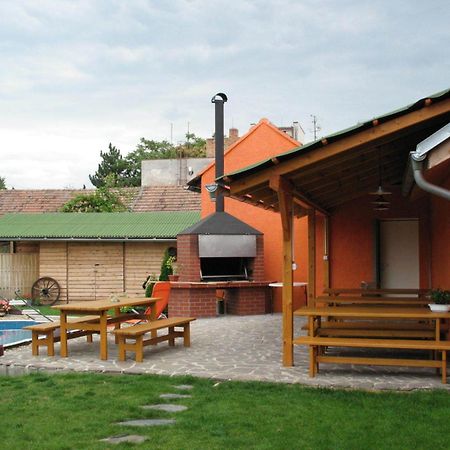 Penzion A Restaurace U Hroznu Velké Bílovice Zewnętrze zdjęcie