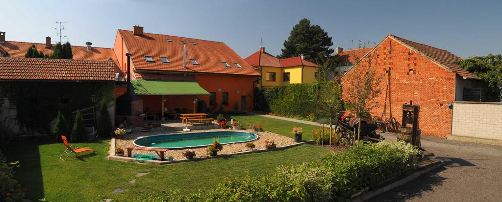 Penzion A Restaurace U Hroznu Velké Bílovice Zewnętrze zdjęcie