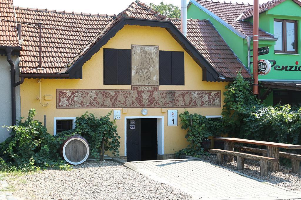 Penzion A Restaurace U Hroznu Velké Bílovice Zewnętrze zdjęcie