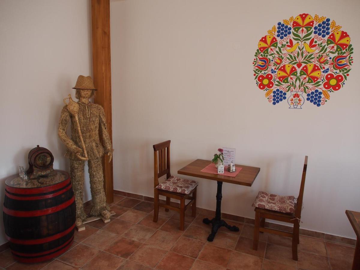 Penzion A Restaurace U Hroznu Velké Bílovice Zewnętrze zdjęcie