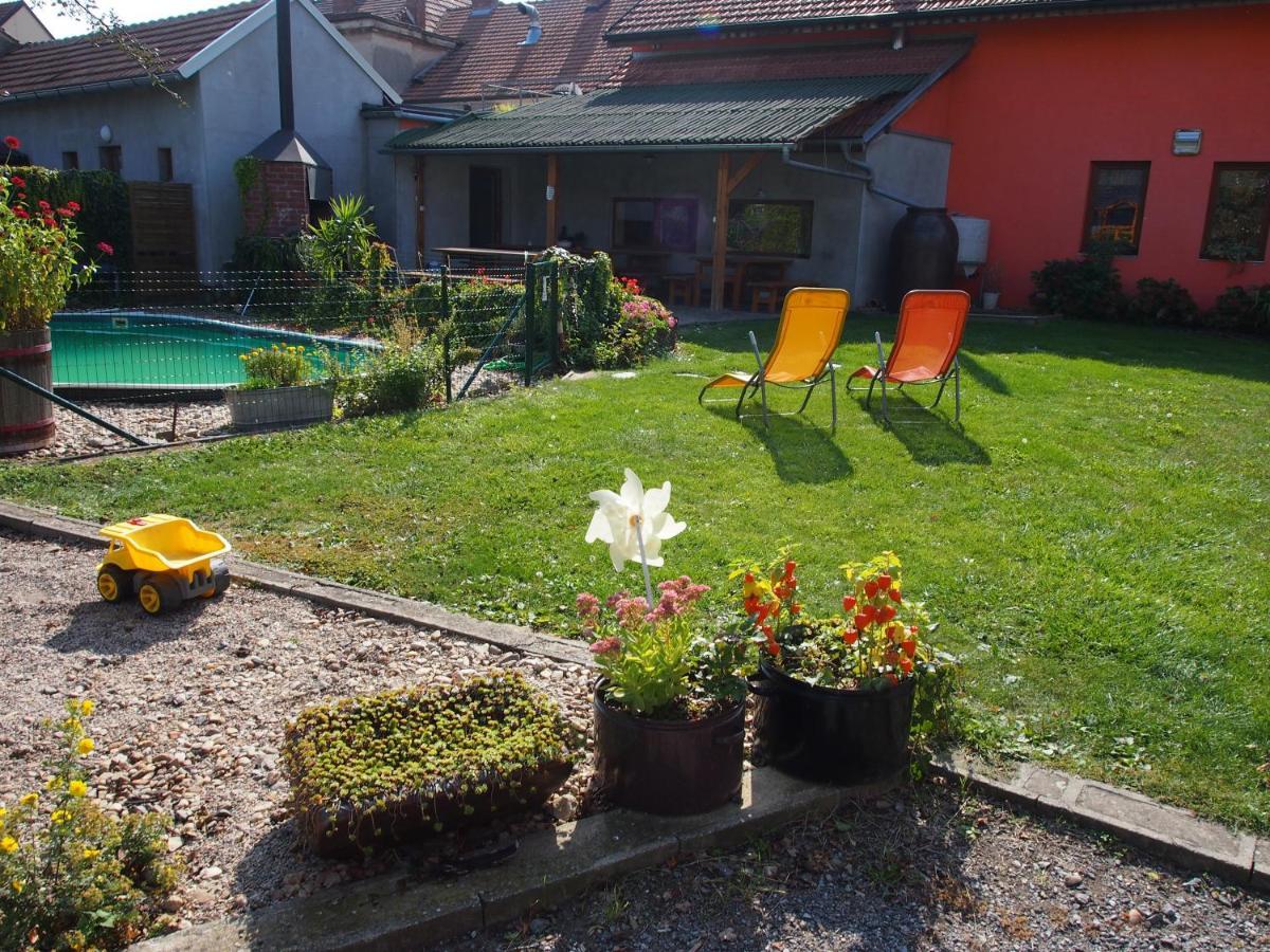 Penzion A Restaurace U Hroznu Velké Bílovice Zewnętrze zdjęcie