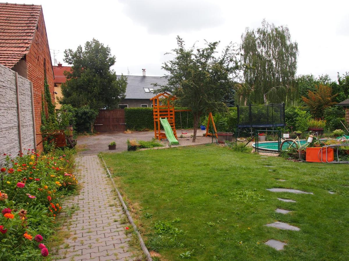 Penzion A Restaurace U Hroznu Velké Bílovice Zewnętrze zdjęcie